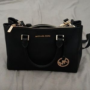Medium Micheal Kors "Sutton Satchel"